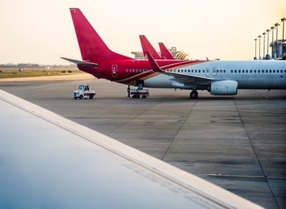 planes runway min